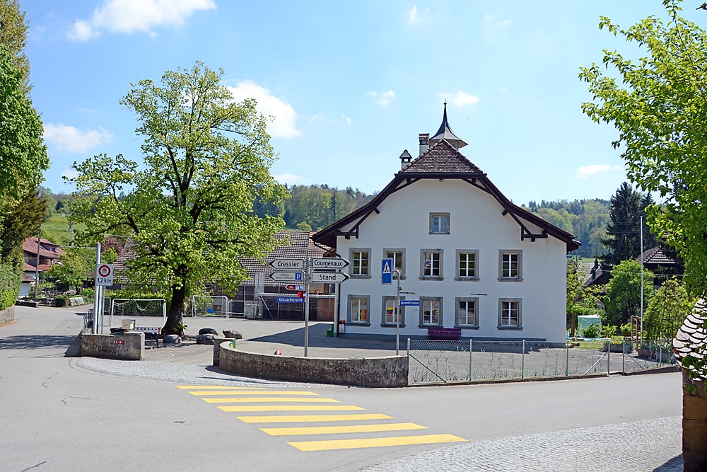 Schulhaus Münchenwiler